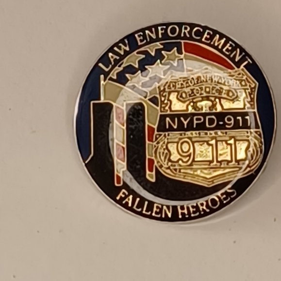 Three original Ground Zero pins - Picture 2 of 9